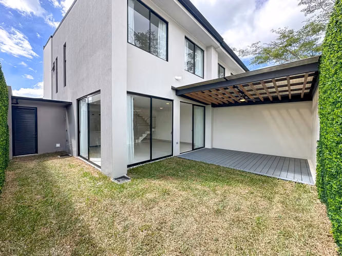 ALQUILER DE CASA EN CONDOMINIO LINDORA VILLAGE CON TERRAZA - Imagen 8