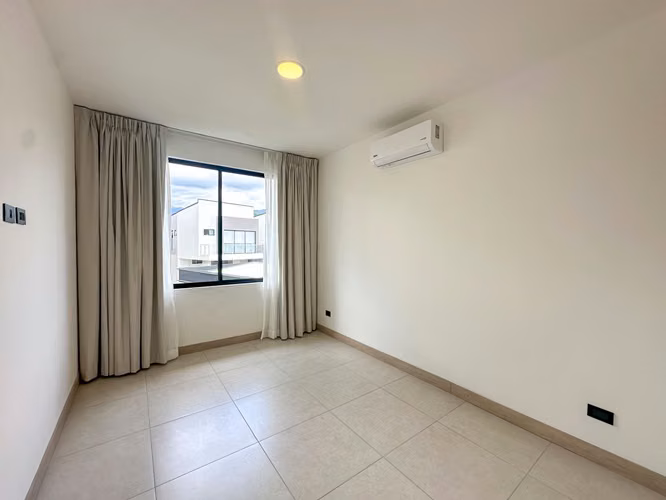 ALQUILER DE CASA EN CONDOMINIO LINDORA VILLAGE CON TERRAZA - Imagen 16