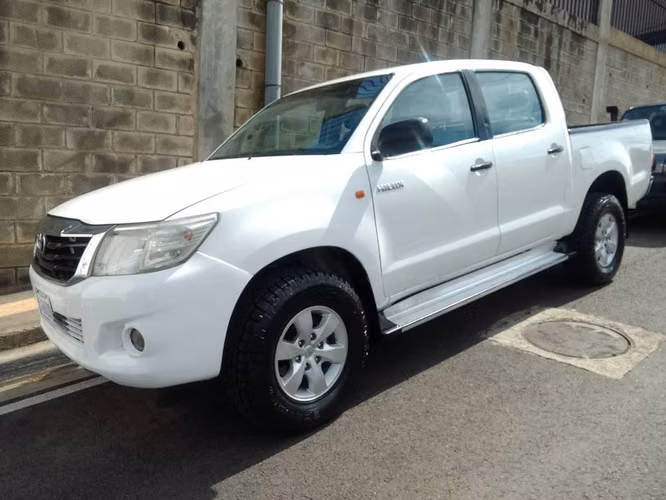 TOYOTA HILUX 2012 T.D.I. MANUAL 9.850.000