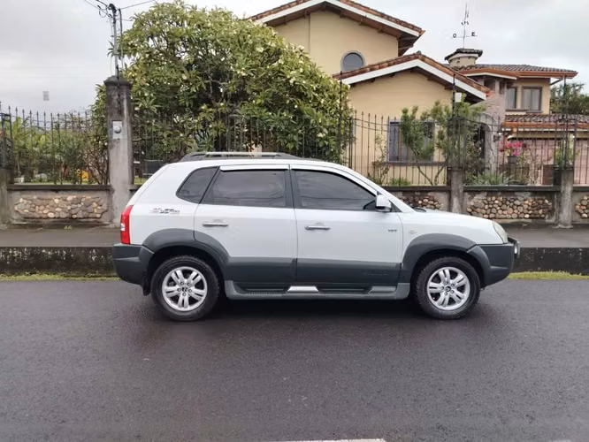 HYUNDAI TUCSON 2006 T.D.I. AUTOMÁTICO 4X2
