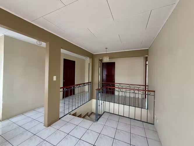 Alquiler de amplia casa en San Lorenzo de Flores. Heredia. - Imagen 12