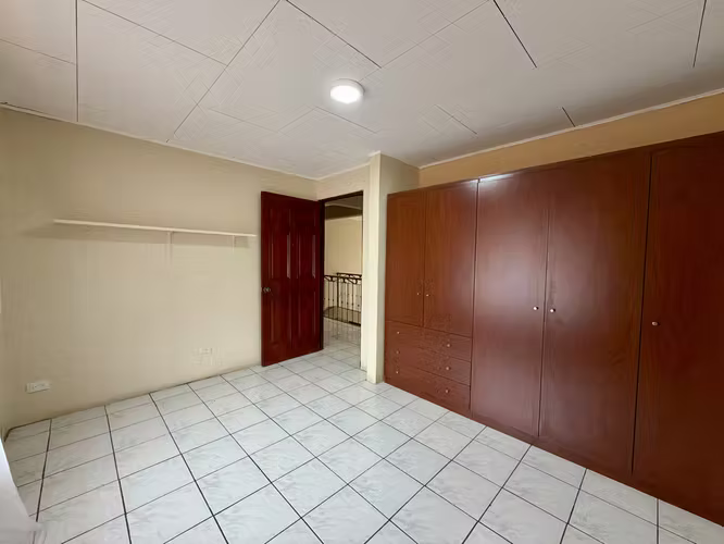 Alquiler de amplia casa en San Lorenzo de Flores. Heredia. - Imagen 13