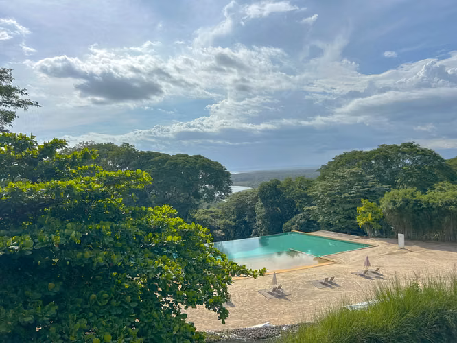 SE VENDE EXCLUSIVO Y AMPLIO APARTAMENTO CON VISTA AL MAR Y CONTACTO NATURALEZA NATIVA RESORT - Imagen 10