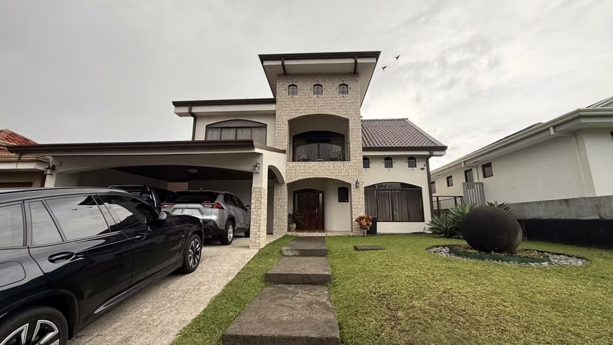 Se vende Casa en Residencial, San Isidro, Heredia