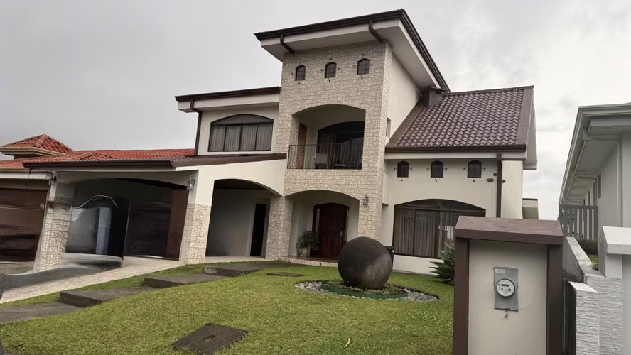 Se vende Casa en Residencial, San Isidro, Heredia