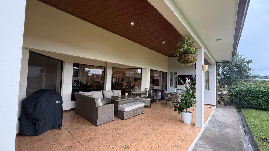 Se vende Casa en Residencial, San Isidro, Heredia