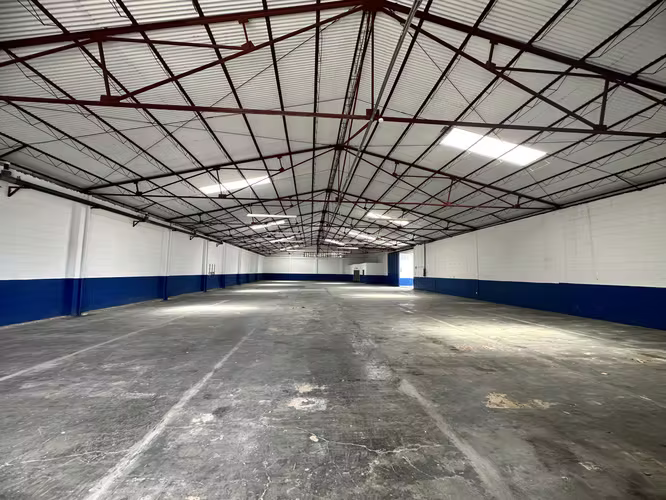 SE ALQUILA BODEGA CERCA DE LA SABANA - Imagen 8