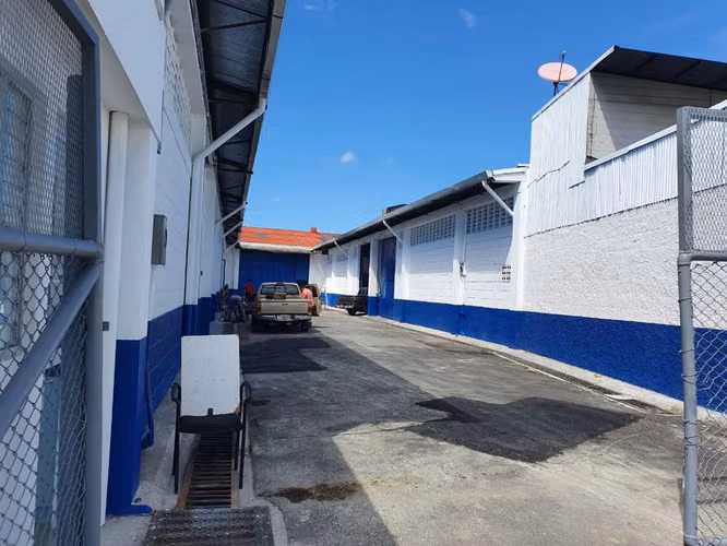 SE ALQUILA BODEGA CERCA DE LA SABANA - Imagen 6