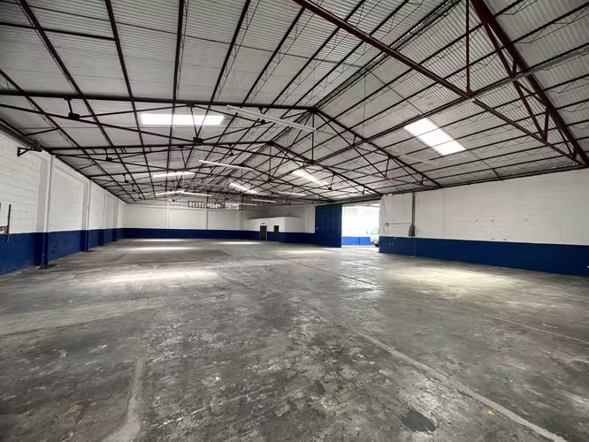 SE ALQUILA BODEGA CERCA DE LA SABANA - Imagen 12
