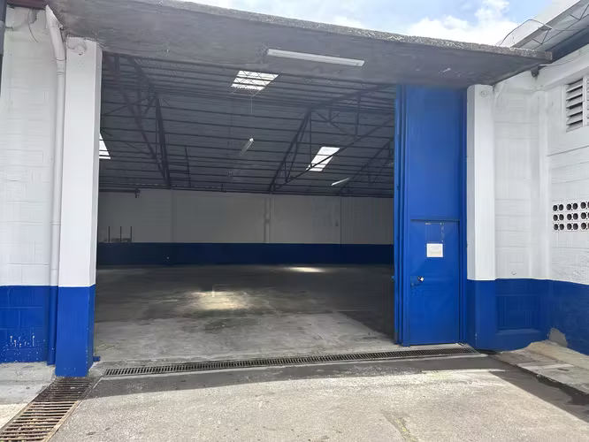 SE ALQUILA BODEGA CERCA DE LA SABANA - Imagen 4