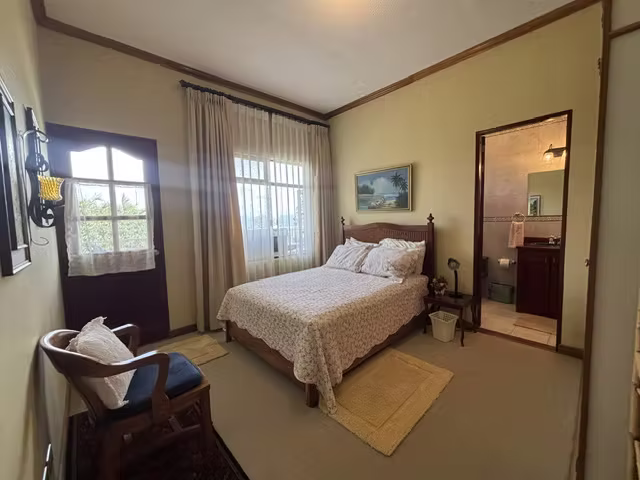 Venta de casa independiente con preciosa vista. San Isidro, Heredia (SV)