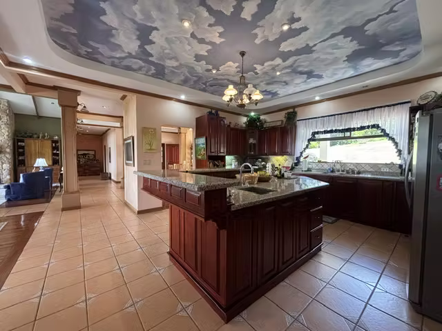 Venta de casa independiente con preciosa vista. San Isidro, Heredia (SV)