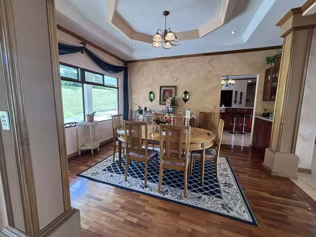 Venta de casa independiente con preciosa vista. San Isidro, Heredia (SV)
