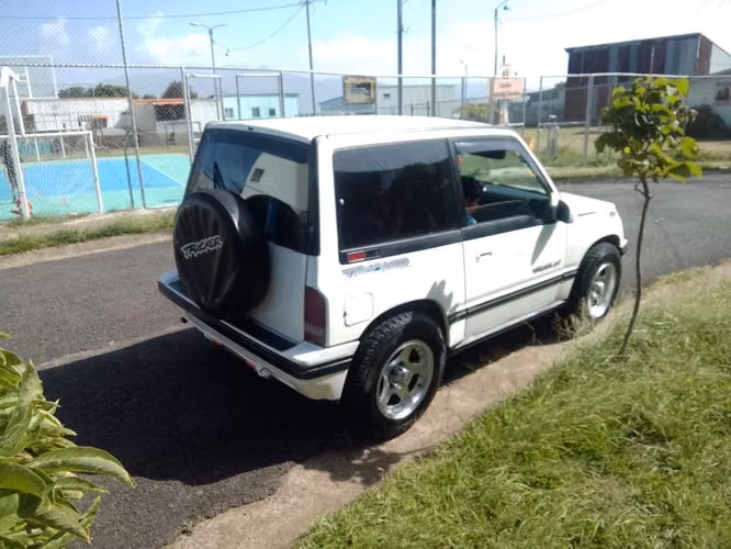 GEO TRACKER 1993 AUTOMÁTICO 4X4