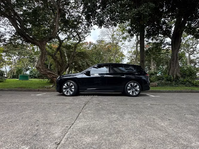BMW iX X-DRIVE 40 - Imagen 13