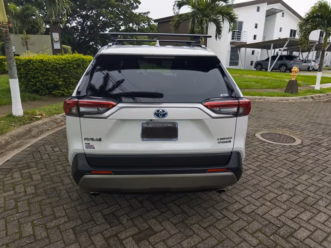 Toyota RAV4 Hybrid Limited 4x4 – Como Nueva