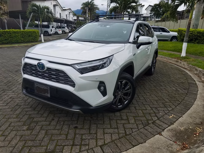Toyota RAV4 Hybrid Limited 4x4 – Como Nueva