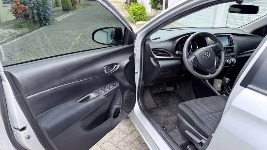 Toyota Yaris E