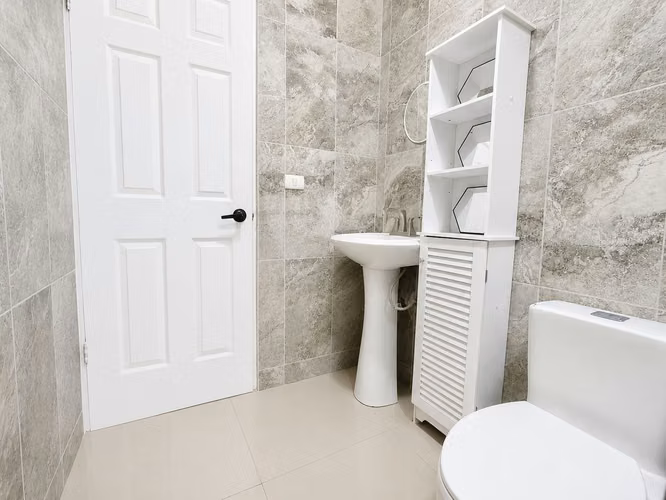 Amplia Casa en Alquiler con Piscina Privada y Vista a las Montañas