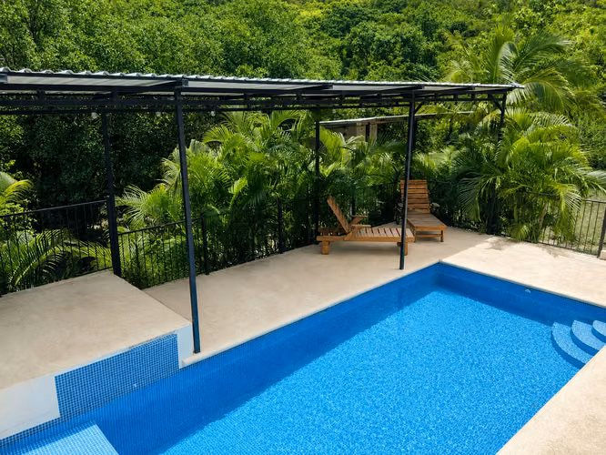 Amplia Casa en Alquiler con Piscina Privada y Vista a las Montañas