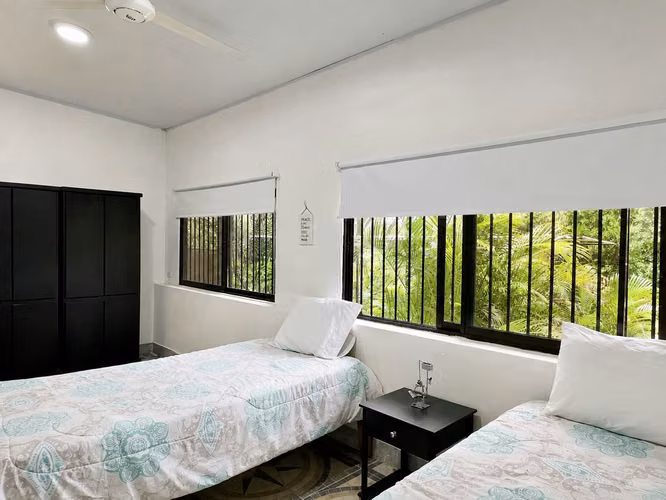 Amplia Casa en Alquiler con Piscina Privada y Vista a las Montañas