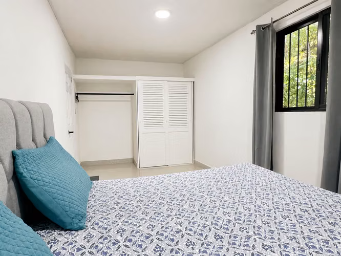 Amplia Casa en Alquiler con Piscina Privada y Vista a las Montañas