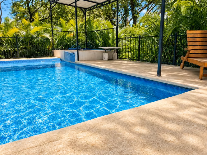 Amplia Casa en Alquiler con Piscina Privada y Vista a las Montañas