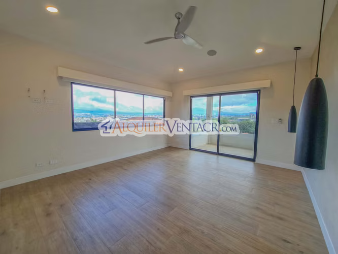 LUJOSA CASA DE 406 M2 CON PISCINA PROPIA EN JABONCILLOS ESCAZU
