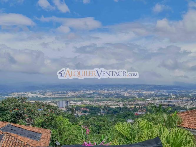 LUJOSA CASA DE 406 M2 CON PISCINA PROPIA EN JABONCILLOS ESCAZU