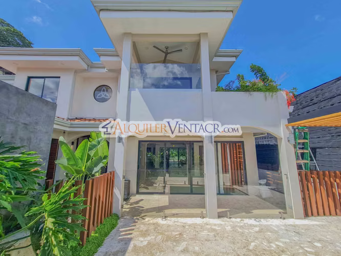 LUXURIOUS 406 M2 HOUSE WITH OWN POOL IN JABONCILLOS ESCAZU