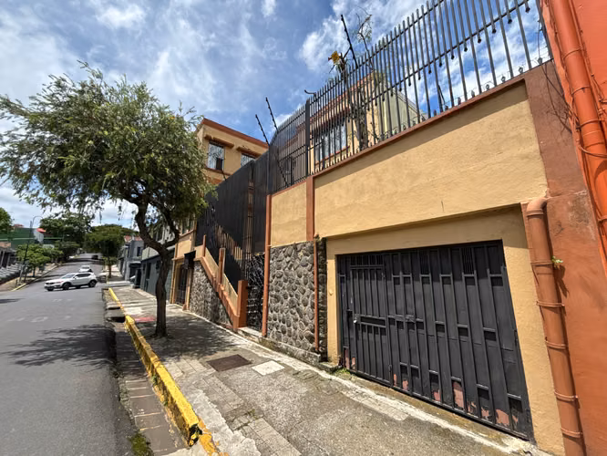 VENTA DE CASA CON 10 HABITACIONES EN BARRIO AMÓN, SAN JOSÉ - Imagen 17