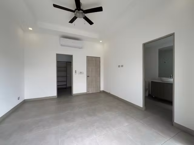 ALQUILER DE CASA EN GUACHIPELIN, ESCAZU EN CONDOMINIO SOURCE LIVING, CON LÍNEA BLANCA - Imagen 10