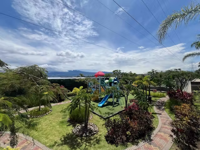ALQUILER DE CASA EN GUACHIPELIN, ESCAZU EN CONDOMINIO SOURCE LIVING, CON LÍNEA BLANCA - Imagen 19