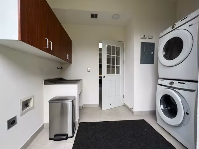 ALQUILER DE CASA EN GUACHIPELIN, ESCAZU EN CONDOMINIO SOURCE LIVING, CON LÍNEA BLANCA - Imagen 6