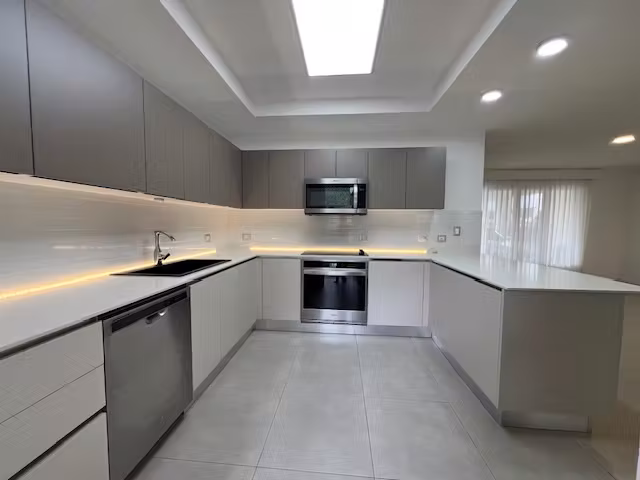 ALQUILER DE CASA EN GUACHIPELIN, ESCAZU EN CONDOMINIO SOURCE LIVING, CON LÍNEA BLANCA - Imagen 5