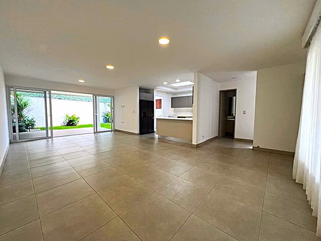 ALQUILER DE CASA EN GUACHIPELIN, ESCAZU EN CONDOMINIO SOURCE LIVING, CON LÍNEA BLANCA - Imagen 3