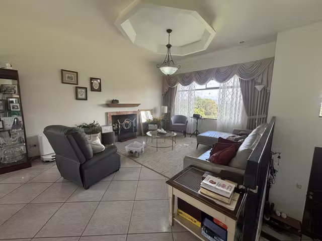 Venta de casa independiente con amplio jardín. San Isidro de Heredia (SV) - Imagen 9