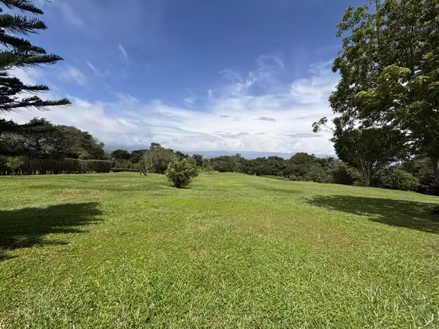 Venta de casa independiente con amplio jardín. San Isidro de Heredia (SV) - Imagen 13