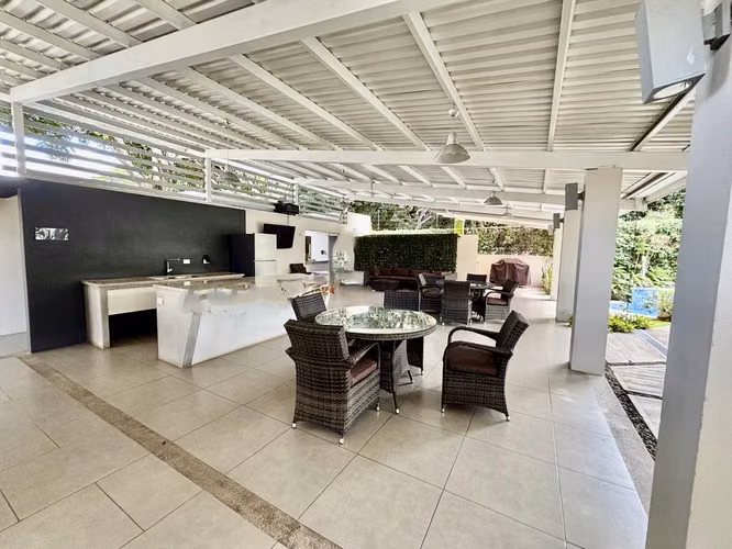 RIO ORO SANTA ANA! MODERNA CASA ESQUINERA 3 HAB + SERVICIO + JARDIN