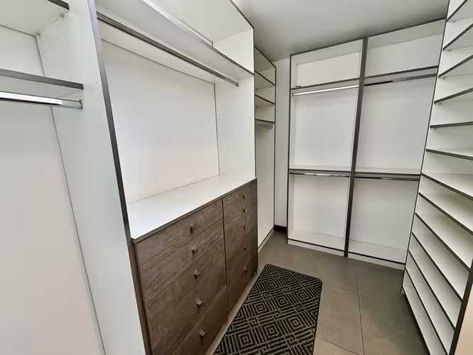 RIO ORO SANTA ANA! MODERNA CASA ESQUINERA 3 HAB + SERVICIO + JARDIN