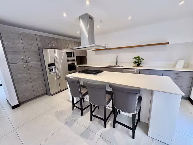 RIO ORO SANTA ANA! MODERNA CASA ESQUINERA 3 HAB + SERVICIO + JARDIN
