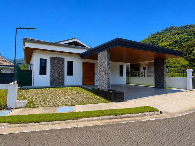 Luxury Home with pool for Sale in Amaru Condominium – Puntaleona, Costa Rica $600.000 - Imagen 3