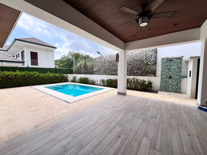 Luxury Home with pool for Sale in Amaru Condominium – Puntaleona, Costa Rica $600.000 - Imagen 17