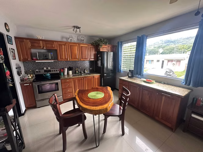 Casa en Venta en Málaga Herradura – Jacuzzi Privado, Confort y Vida en el Pacífico Central, $170.000