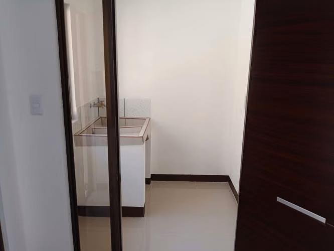 ALQUILO APARTAMENTO EN PRIMERA PLANTA+CURRIDABAT+ 2 HABITACIONES + OFICINA+ 2 PARQUEOS