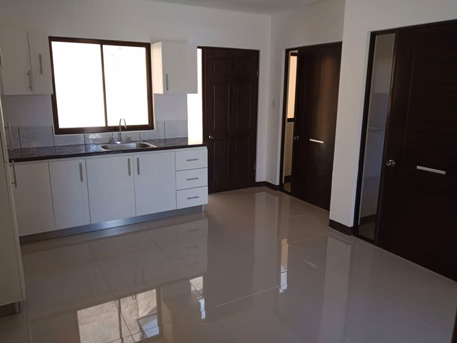 ALQUILO APARTAMENTO EN PRIMERA PLANTA+CURRIDABAT+ 2 HABITACIONES + OFICINA+ 2 PARQUEOS