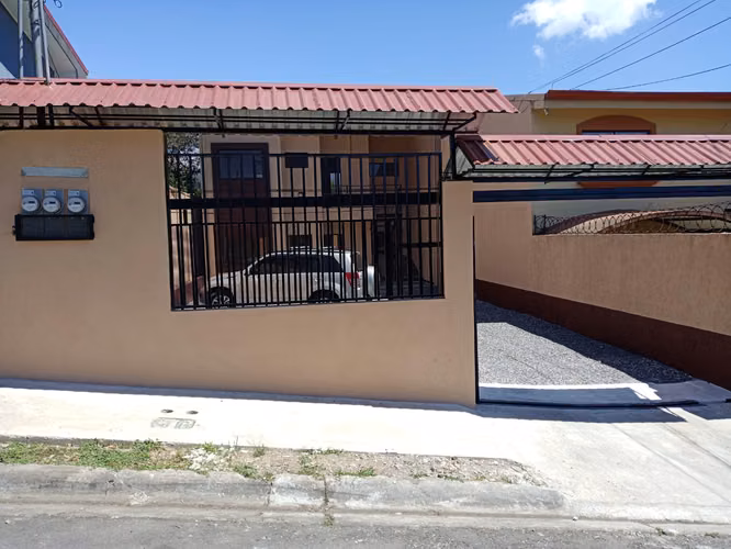 ALQUILO APARTAMENTO EN PRIMERA PLANTA+CURRIDABAT+ 2 HABITACIONES + OFICINA+ 2 PARQUEOS