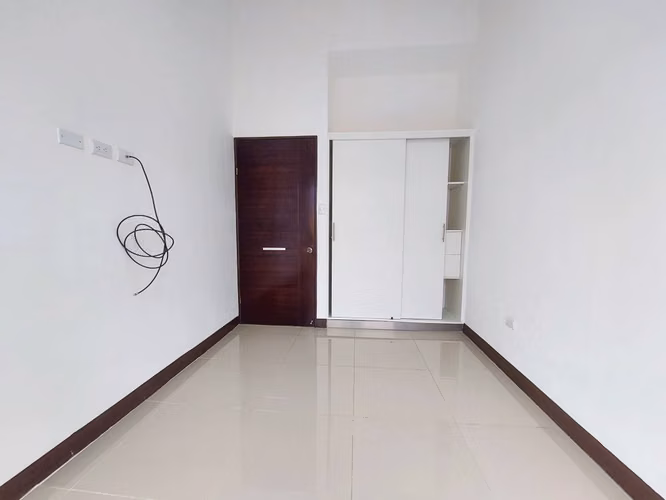 ALQUILO APARTAMENTO EN PRIMERA PLANTA+CURRIDABAT+ 2 HABITACIONES + OFICINA+ 2 PARQUEOS