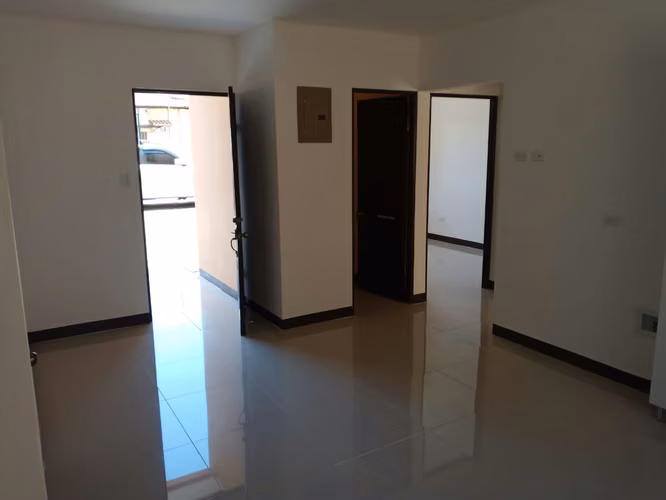 ALQUILO APARTAMENTO EN PRIMERA PLANTA+CURRIDABAT+ 2 HABITACIONES + OFICINA+ 2 PARQUEOS