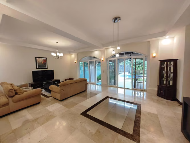 CASA EN VENTA EN VELLE DEL SOL CON 5 HABITACIONES, LINDORA